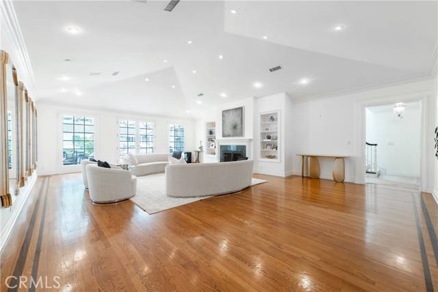Encino, CA 91436,4471 Woodley Avenue