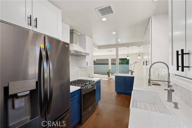 Lake Balboa, CA 91406,7947 Amestoy Avenue
