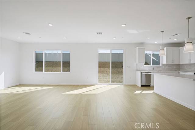 Lancaster, CA 93536,5570 W Avenue K-13