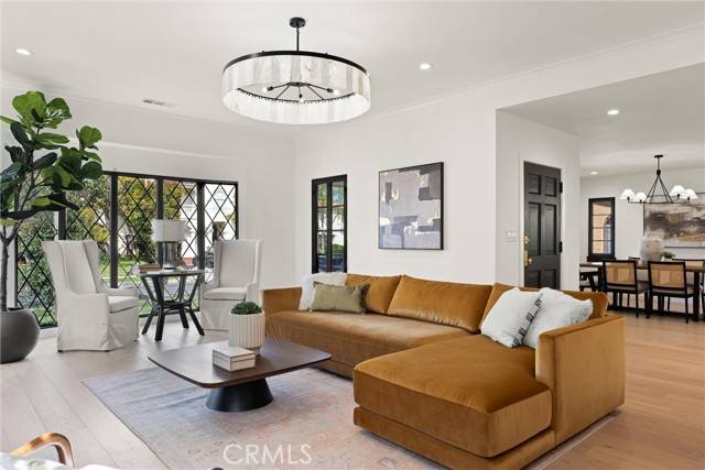 Los Angeles, CA 90036,158 S Formosa Avenue