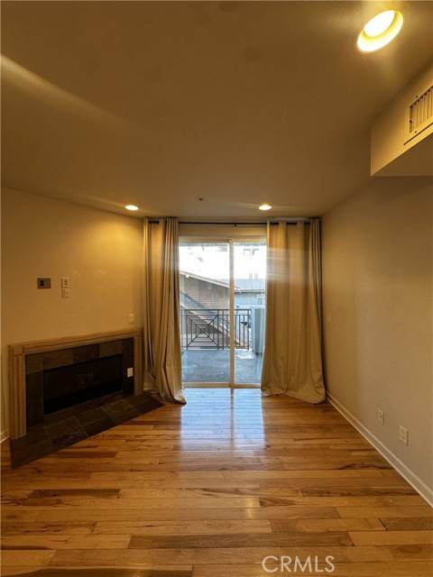Los Angeles, CA 90028,6038 Carlton Way #207