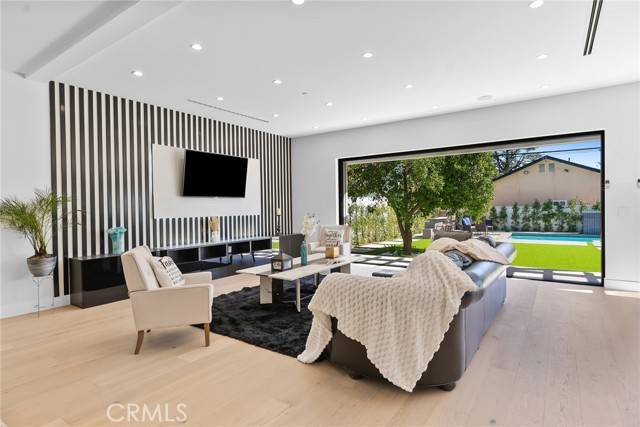 Encino, CA 91316,5012 Enfield Avenue
