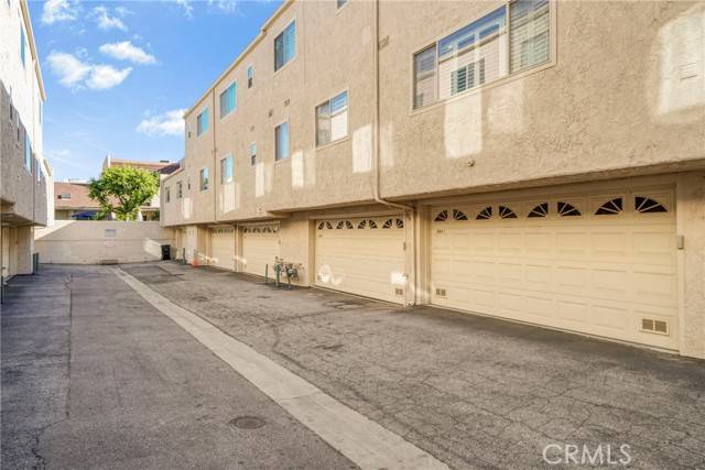 Woodland Hills, CA 91367,6205 Randi Avenue