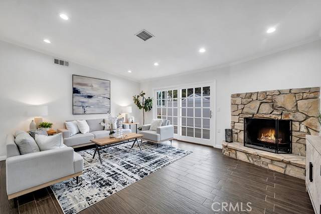 Woodland Hills, CA 91364,22476 Cass Avenue