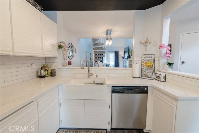 Valencia, CA 91355,26123 Mcbean #29