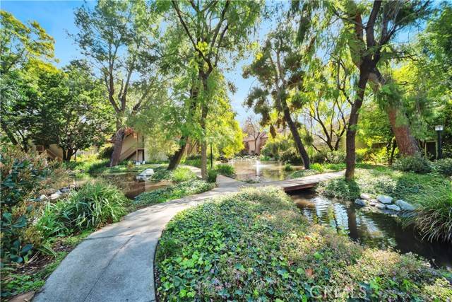 Canoga Park, CA 91303,7060 Shoup Avenue #203