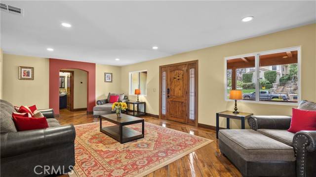 Newhall, CA 91321,24604 Apple Street