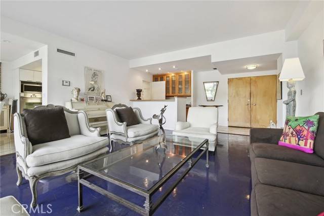 West Hollywood, CA 90069,818 N Doheny Drive #305