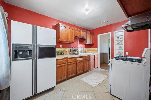 Sylmar, CA 91342,14297 Berg Street
