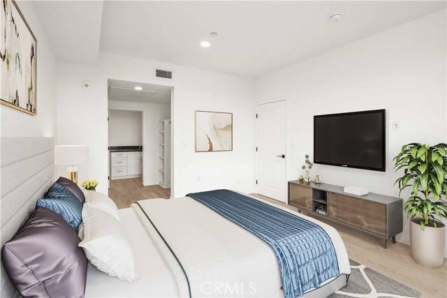 North Hollywood, CA 91606,11714 Archwood Street #503