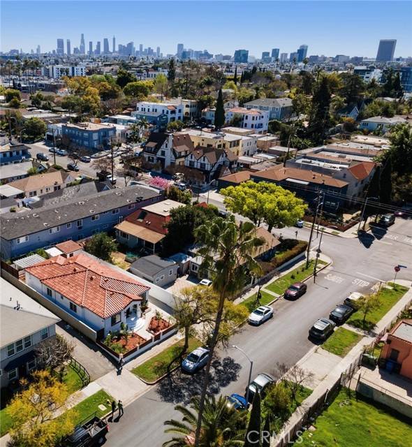 Los Angeles, CA 90029,916 N Oxford Avenue