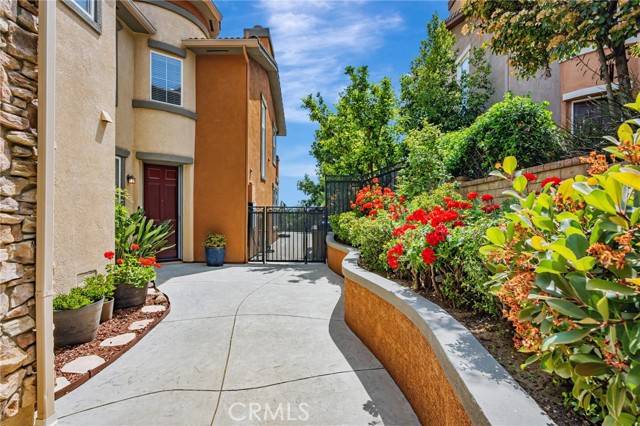 Valencia, CA 91381,25632 Via Ventana
