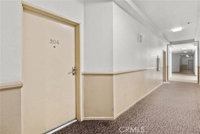 Reseda, CA 91335,19350 Sherman Way #204