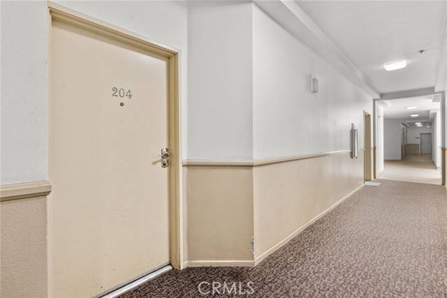Reseda, CA 91335,19350 Sherman Way #204