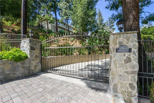 Chatsworth, CA 91311,22757 Plummer Street
