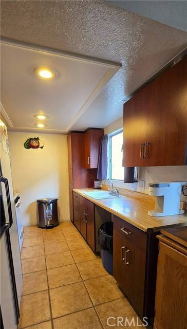Sylmar, CA 91342,14287 Foothill Boulevard #33