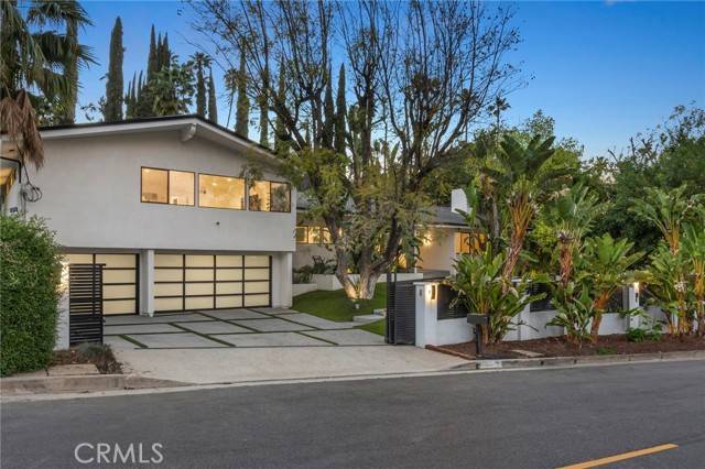 Woodland Hills, CA 91364,5265 Del Moreno Drive