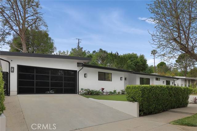 Woodland Hills, CA 91367,24020 Oxnard Street