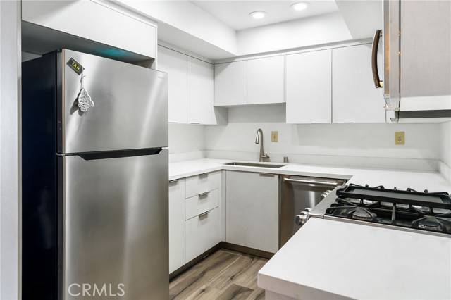 Agoura Hills, CA 91301,29105 Thousand Oaks Boulevard #J
