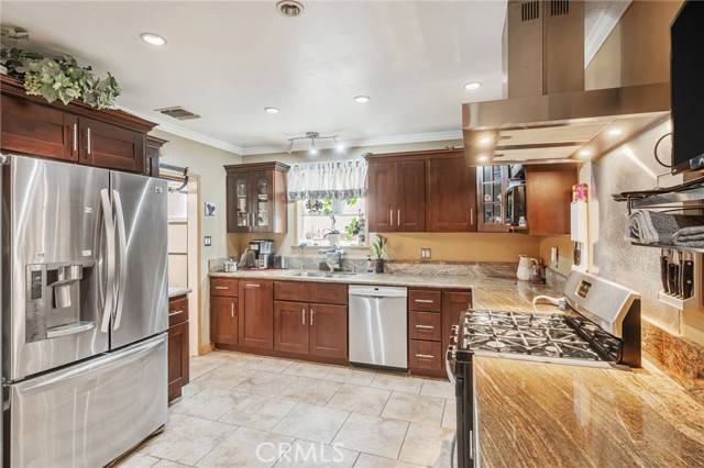 Van Nuys, CA 91405,7008 Colbath Avenue