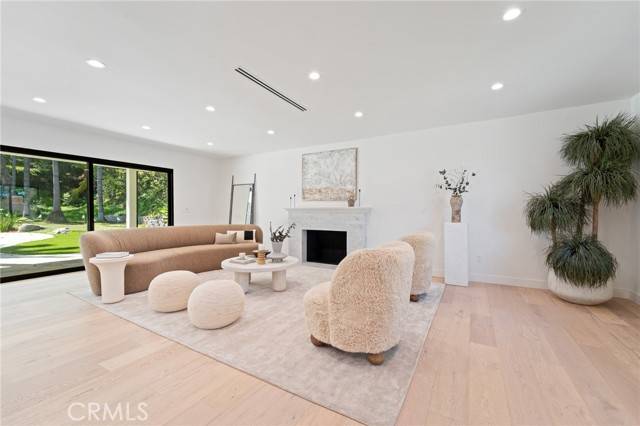Tarzana, CA 91356,19532 Wells Drive