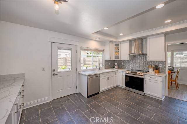 Valencia, CA 91355,23863 Via Jacara