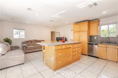 Encino, CA 91316,18047 Erwin Street