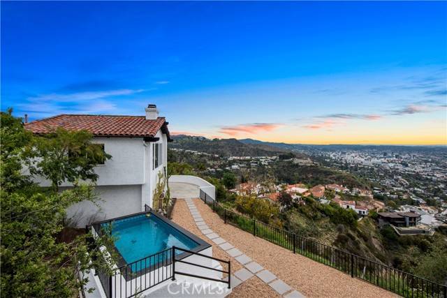 Los Angeles, CA 90046,8300 Grand View Drive