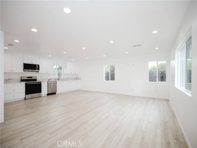 Canoga Park, CA 91304,21028 Ingomar St