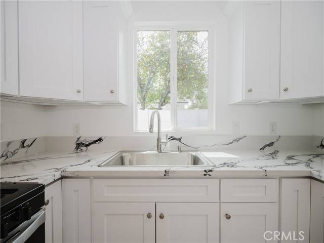 Canoga Park, CA 91304,21032 Ingomar St