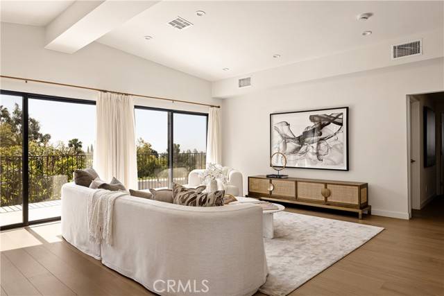 Los Angeles, CA 90068,6334 Bryn Mawr Drive