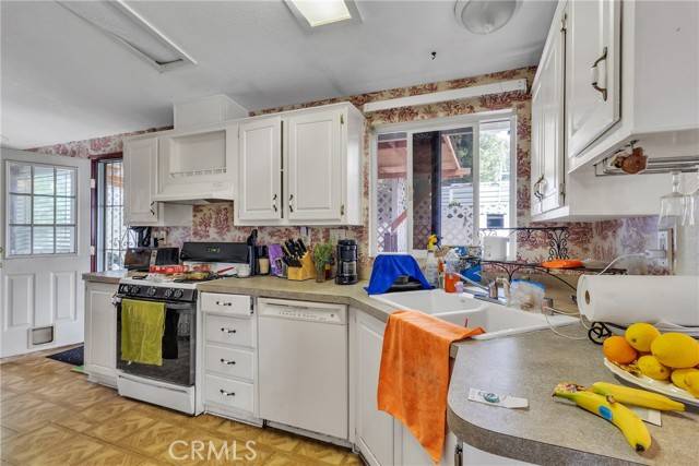 Woodland Hills, CA 91364,4201 Topanga Canyon #69
