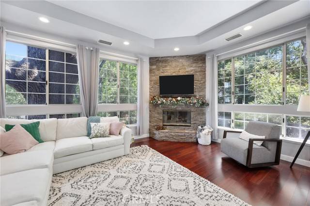 Woodland Hills, CA 91364,23163 Mulholland Drive #6