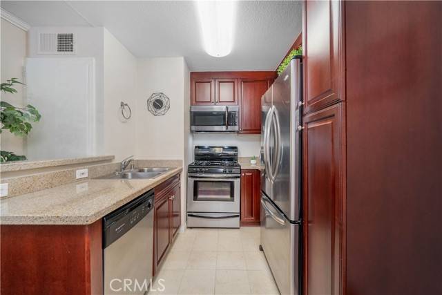 Woodland Hills, CA 91367,5535 Canoga Avenue #117