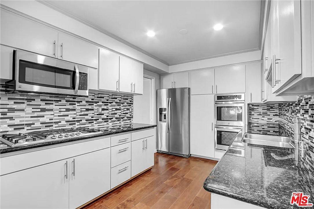 Encino, CA 91436,16012 Moorpark Street #202A