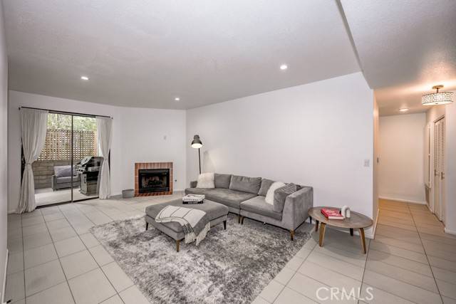 Sherman Oaks, CA 91423,13331 Moorpark Street #109