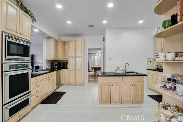 Woodland Hills, CA 91364,21215 Escondido Street
