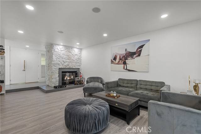 Chatsworth, CA 91311,22041 Kinzie Street