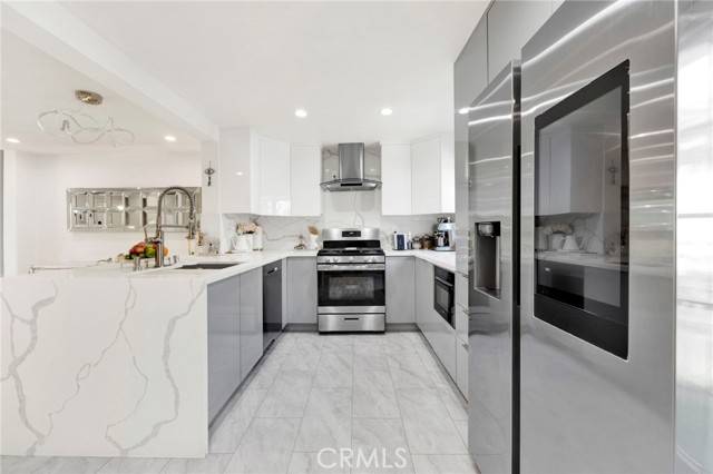 Thousand Oaks, CA 91361,278 Green Lea Place