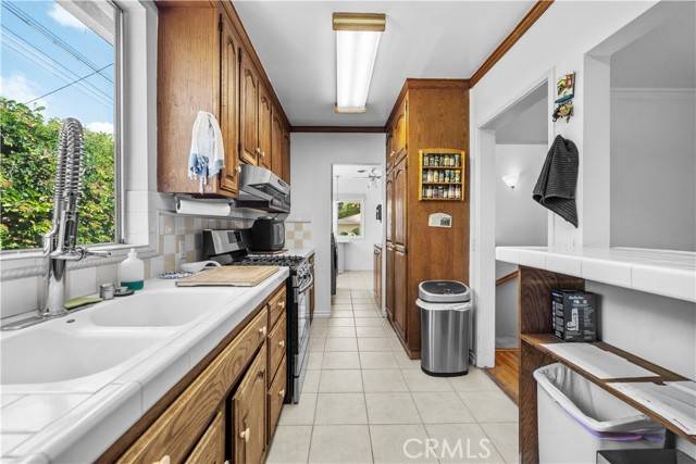 Burbank, CA 91506,214 S Griffith Park Drive
