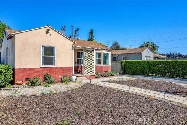 North Hollywood, CA 91601,5818 Troost Avenue