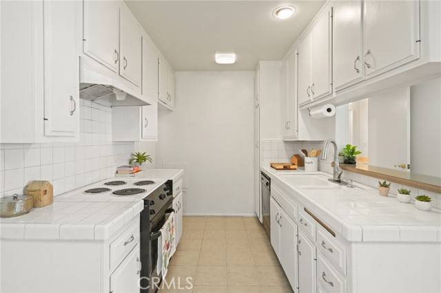 Toluca Lake, CA 91602,10240 Camarillo Street #204