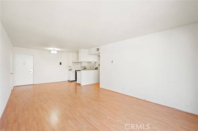 Toluca Lake, CA 91602,10240 Camarillo Street #204