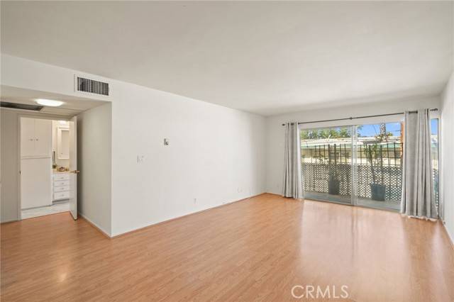 Toluca Lake, CA 91602,10240 Camarillo Street #204