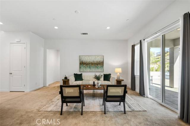 Saugus, CA 91350,18163 Hedgerow Way