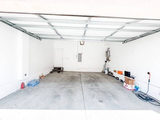 Panorama City, CA 91402,9237 Wakefield Avenue #6