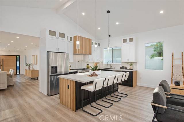 Encino, CA 91316,17429 Hatteras Street