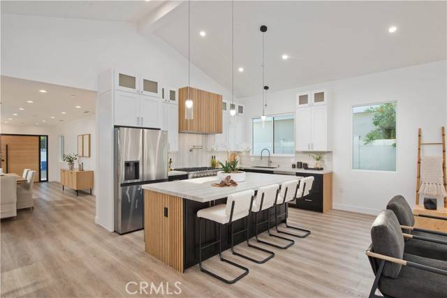 Encino, CA 91316,17429 Hatteras Street