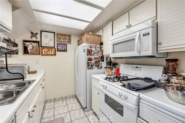 Pacoima, CA 91331,12601 Van Nuys Boulevard #214