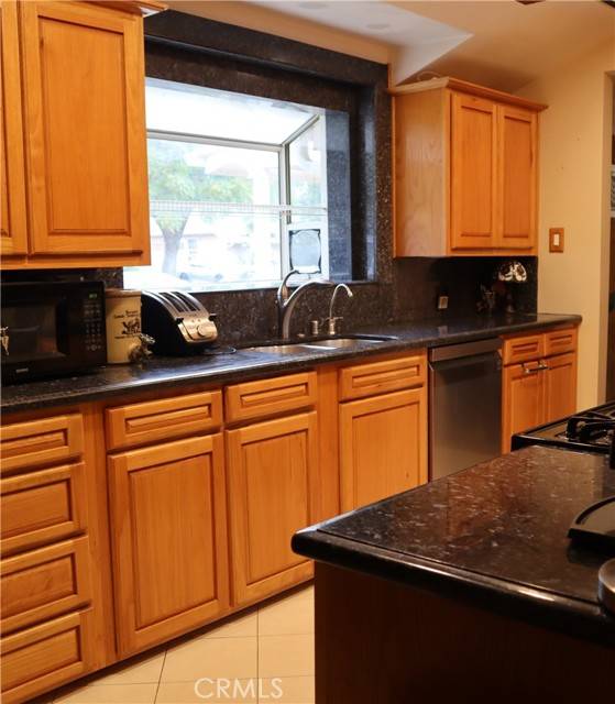 Lake Balboa, CA 91406,16624 Kelsloan Street